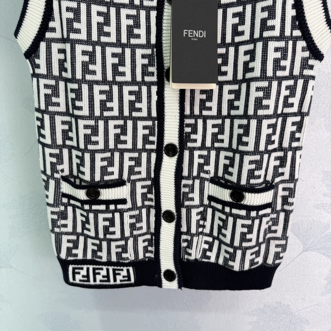 “2025 Autumn Female Suit: Custom Wool Line, Comfy Vests, Double-F Letter Design, Assorted Styles” - 图片 7