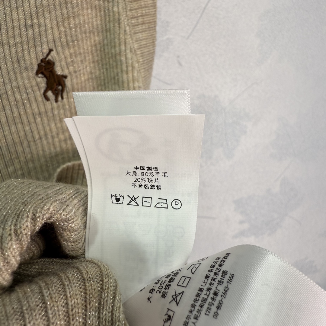 “Women’s P432 One-Size-Fits-All Suit with V-Collar Design and Embroidered Pony Brands” - 图片 8