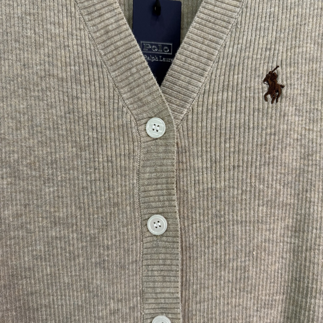 “Women’s P432 One-Size-Fits-All Suit with V-Collar Design and Embroidered Pony Brands” - 图片 6