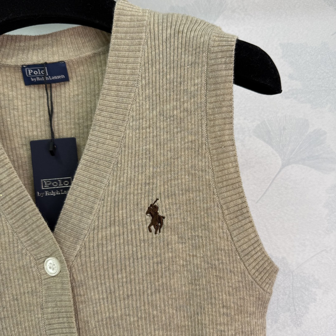 “Women’s P432 One-Size-Fits-All Suit with V-Collar Design and Embroidered Pony Brands” - 图片 5