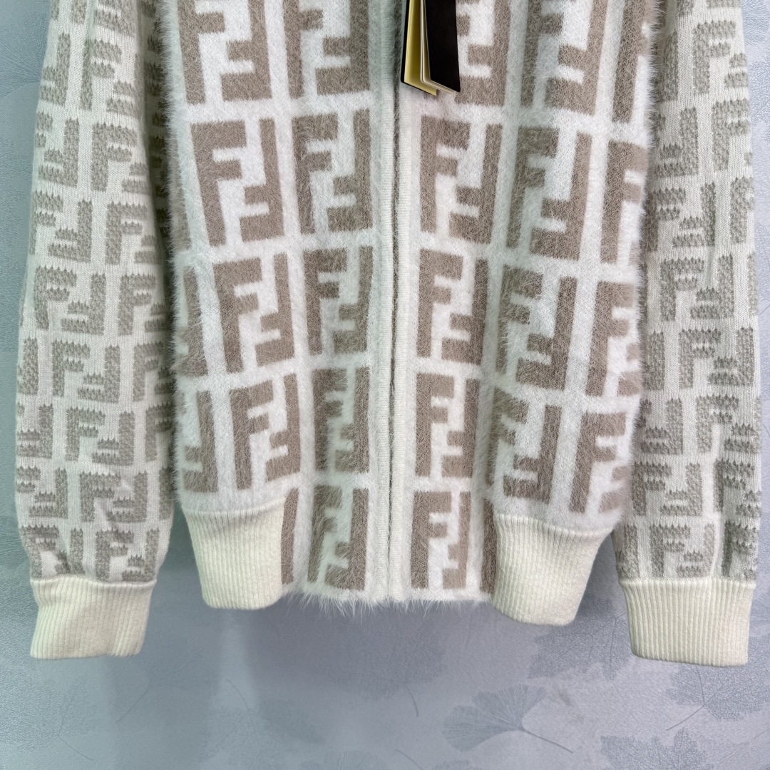 “New Fend*25 Fall-Winter Knitted Collar Dress with Classic Logo and Double-Zipper Design” - 图片 6