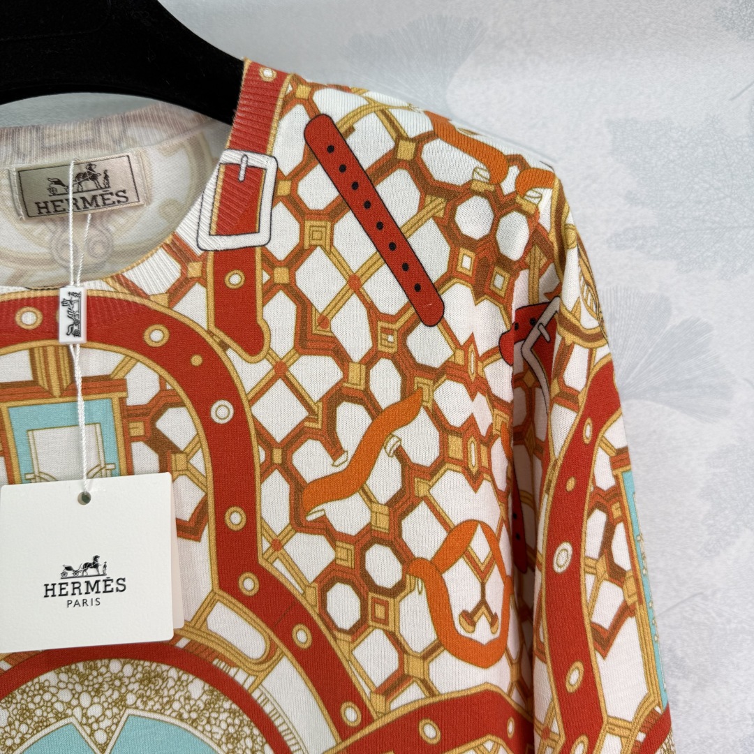 “Geometric Knit Suit for Women: P516 Original Design with H-Letter Pattern, Orange and Blue, Fall Fashion” - 图片 3