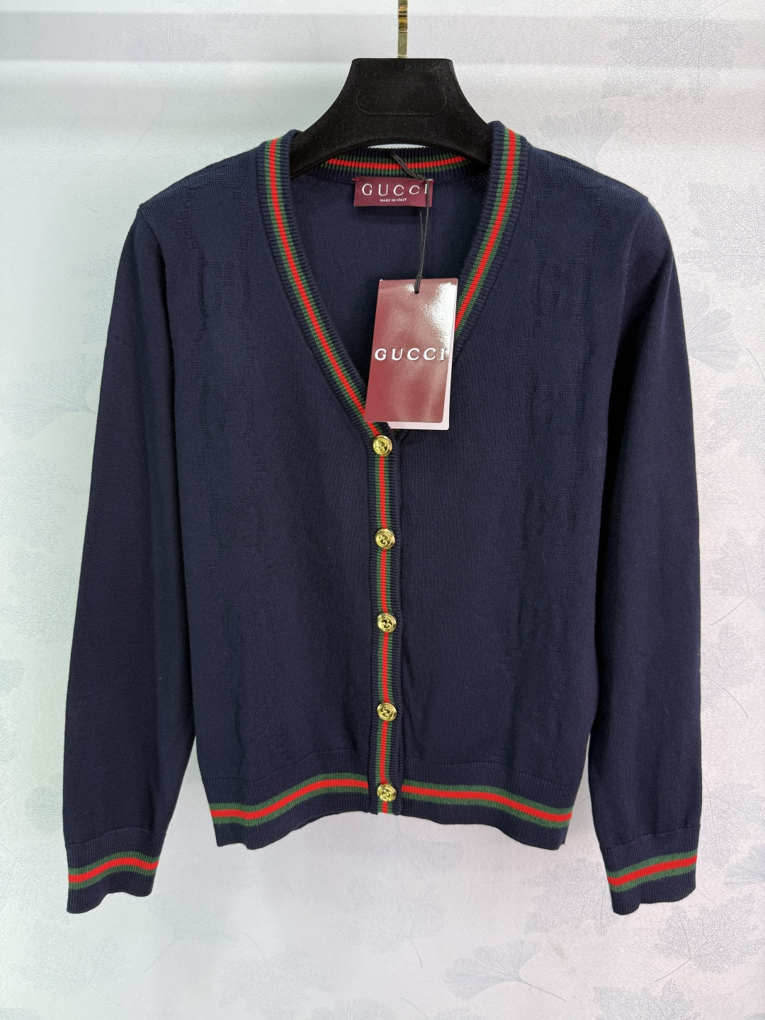 “Exclusive High-End Red Suit with New Gucci Sweaters and Custom Double G Hardware” - 图片 2