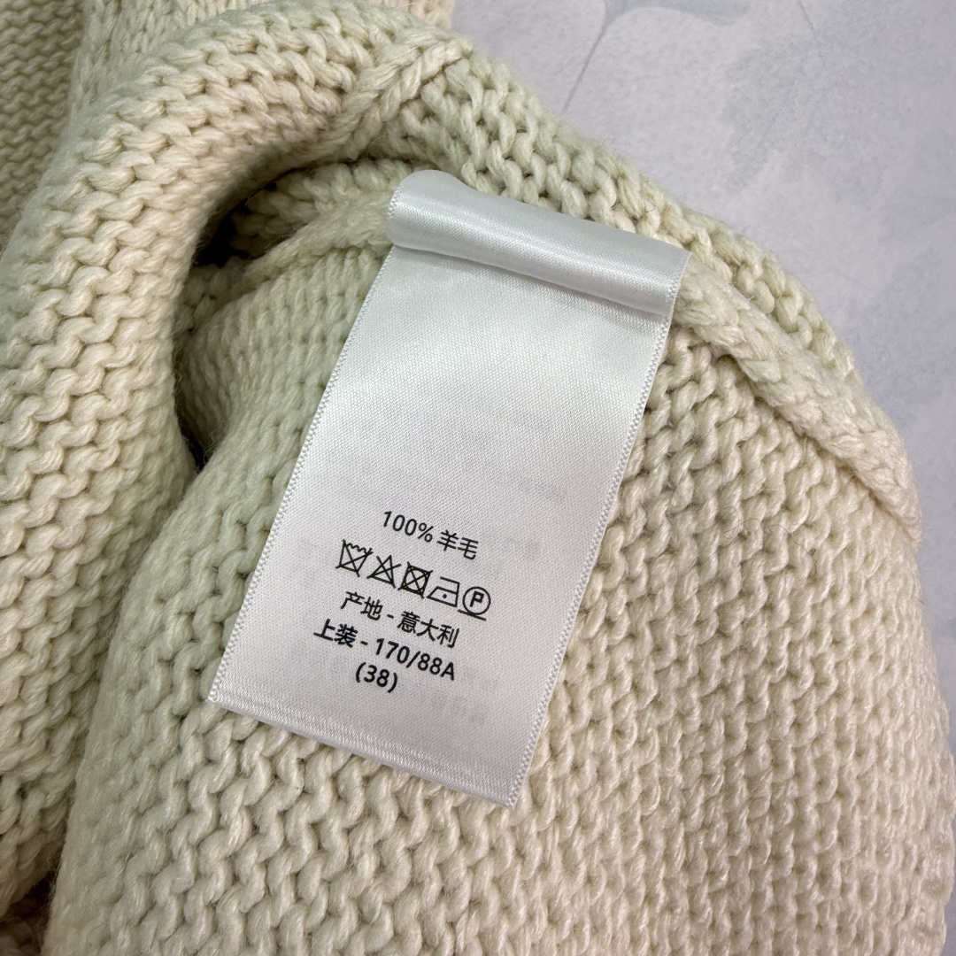 “CELIN Women’s One-by-One Wool Suit Set for Early Autumn in White/Grey/Coffee Colors” - 图片 8