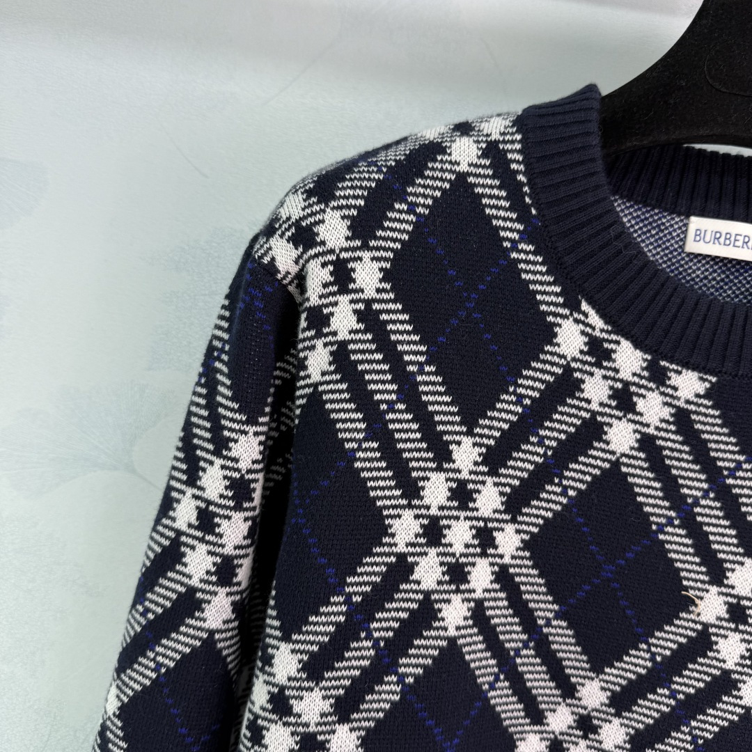 “Original One-Size-Fits-All Female Suit for Autumn 2025: Wool Line Tailoring with Delicate Comfort” - 图片 4