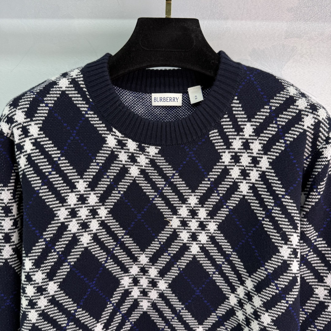 “Original One-Size-Fits-All Female Suit for Autumn 2025: Wool Line Tailoring with Delicate Comfort” - 图片 2