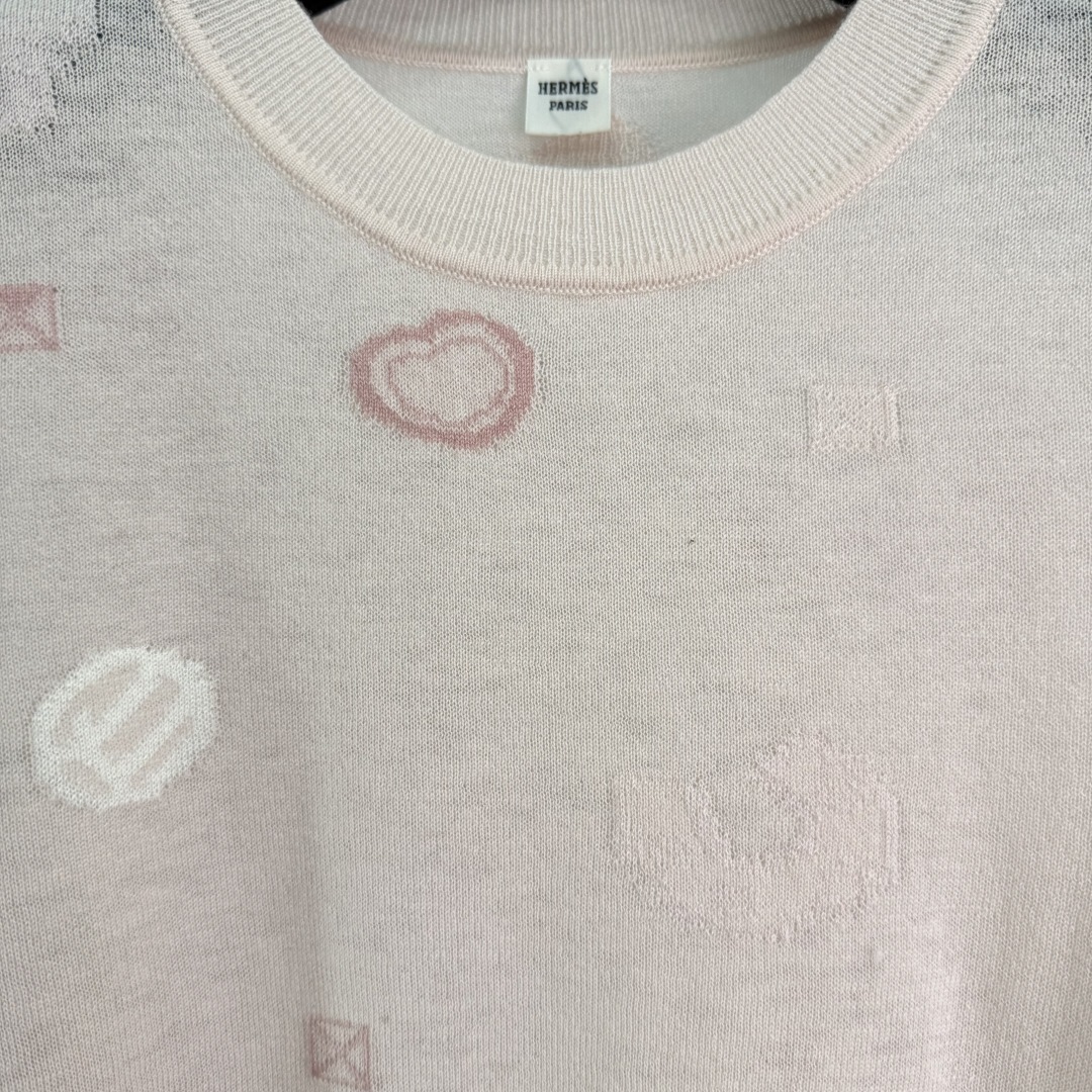 Title: P696 Women’s Outfit with T-Shirts in 2 Colors and 3 Sizes. - 图片 6