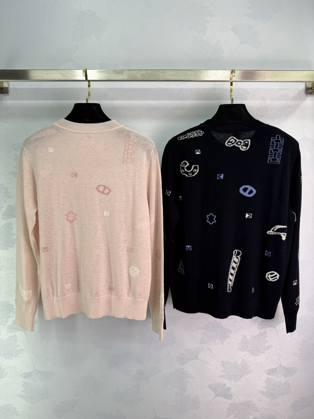 Title: P696 Women’s Outfit with T-Shirts in 2 Colors and 3 Sizes. - 图片 9