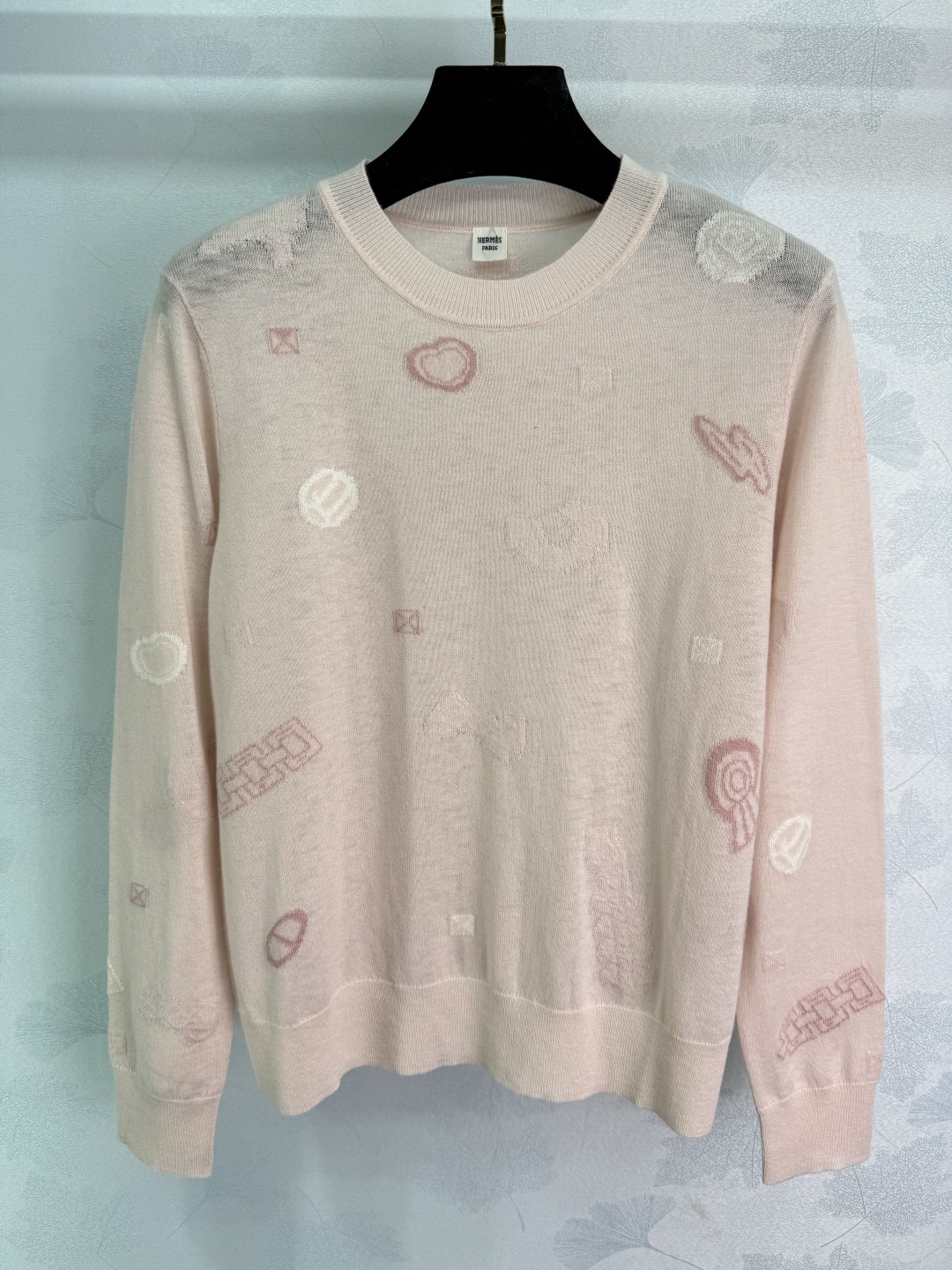 Title: P696 Women’s Outfit with T-Shirts in 2 Colors and 3 Sizes. - 图片 3