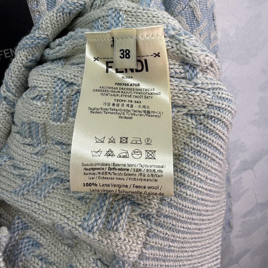 “Original Women’s Suit with FF-Weave Long Sleeves in Cappowder Cappuccino Series – Stylish, Classic, One Size” - 图片 8