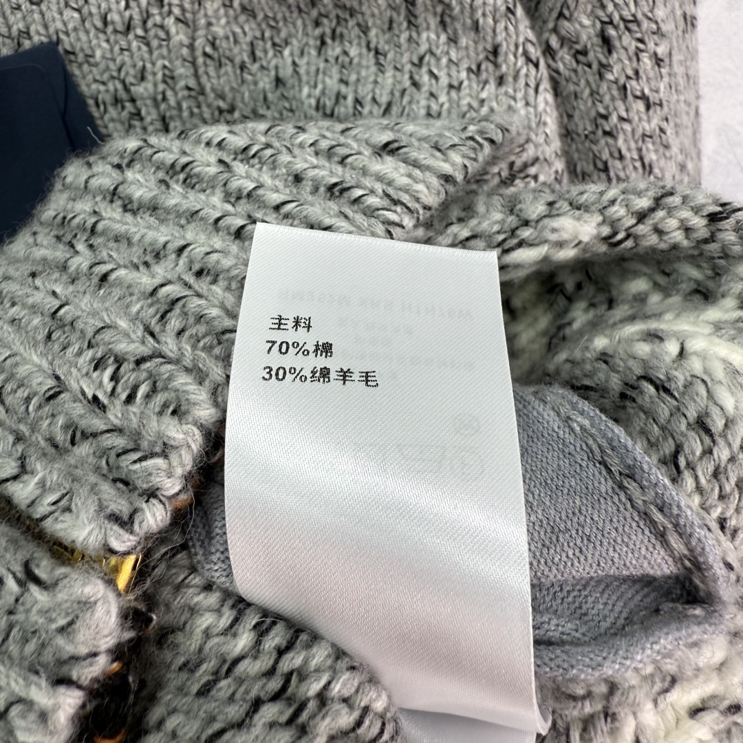 “Customized Lou25 Autumn Suit with Pearl Zipper and 3D Flowering Design” - 图片 8