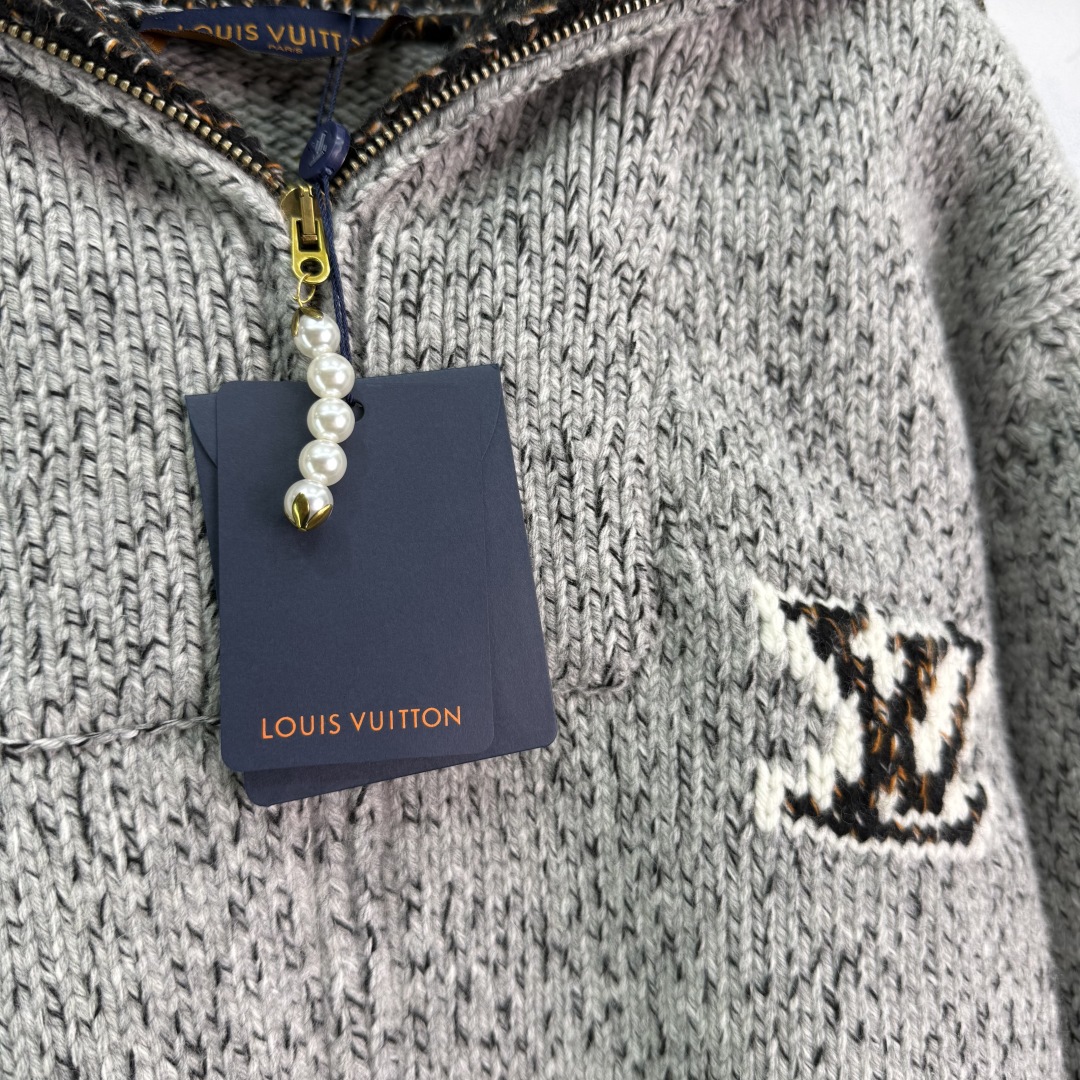 “Customized Lou25 Autumn Suit with Pearl Zipper and 3D Flowering Design” - 图片 5