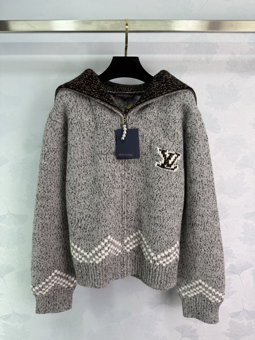 “Customized Lou25 Autumn Suit with Pearl Zipper and 3D Flowering Design” - 图片 1