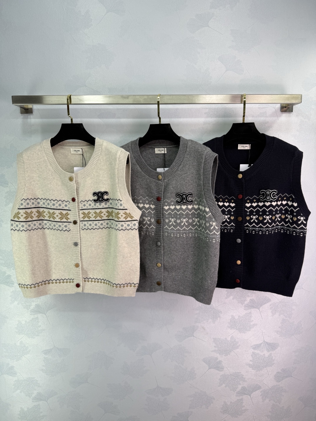 “Original Bad-Ass Female Suit with Swirling Knob Vest: Customized Wool Knit Lines for Daily Commuting” - 图片 1