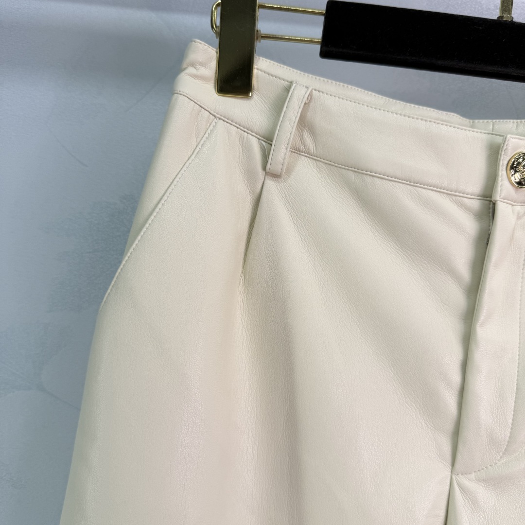 Chane*2025 Leather Bags: Customized Designs and Stylish Pairings with Broad-Legged Pants - 图片 4