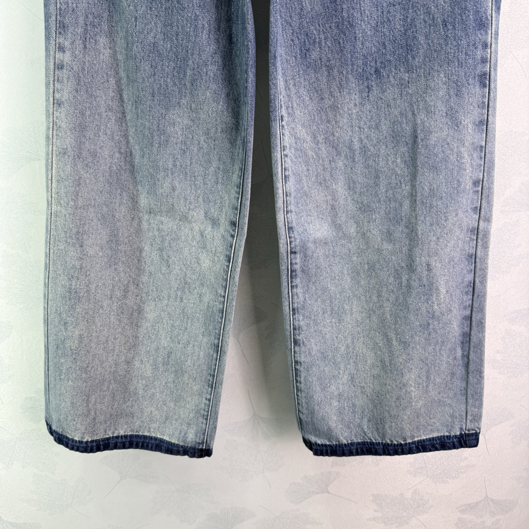 “Women’s One-Size-Fits-All Purple Tattered Pocket T-Shirt with Double-C Signage, High Waist Wide Leg Design” - 图片 6