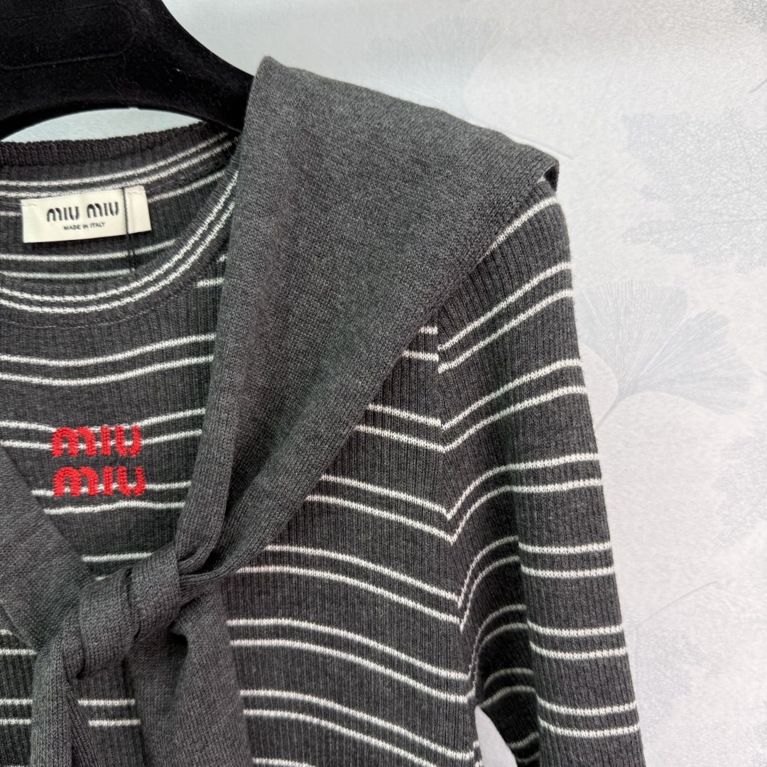Miu Miu Wool Striped Knit Top with Detachable Shawl - Autumn Collection 5 cmp i1757866691224 2503 0 4