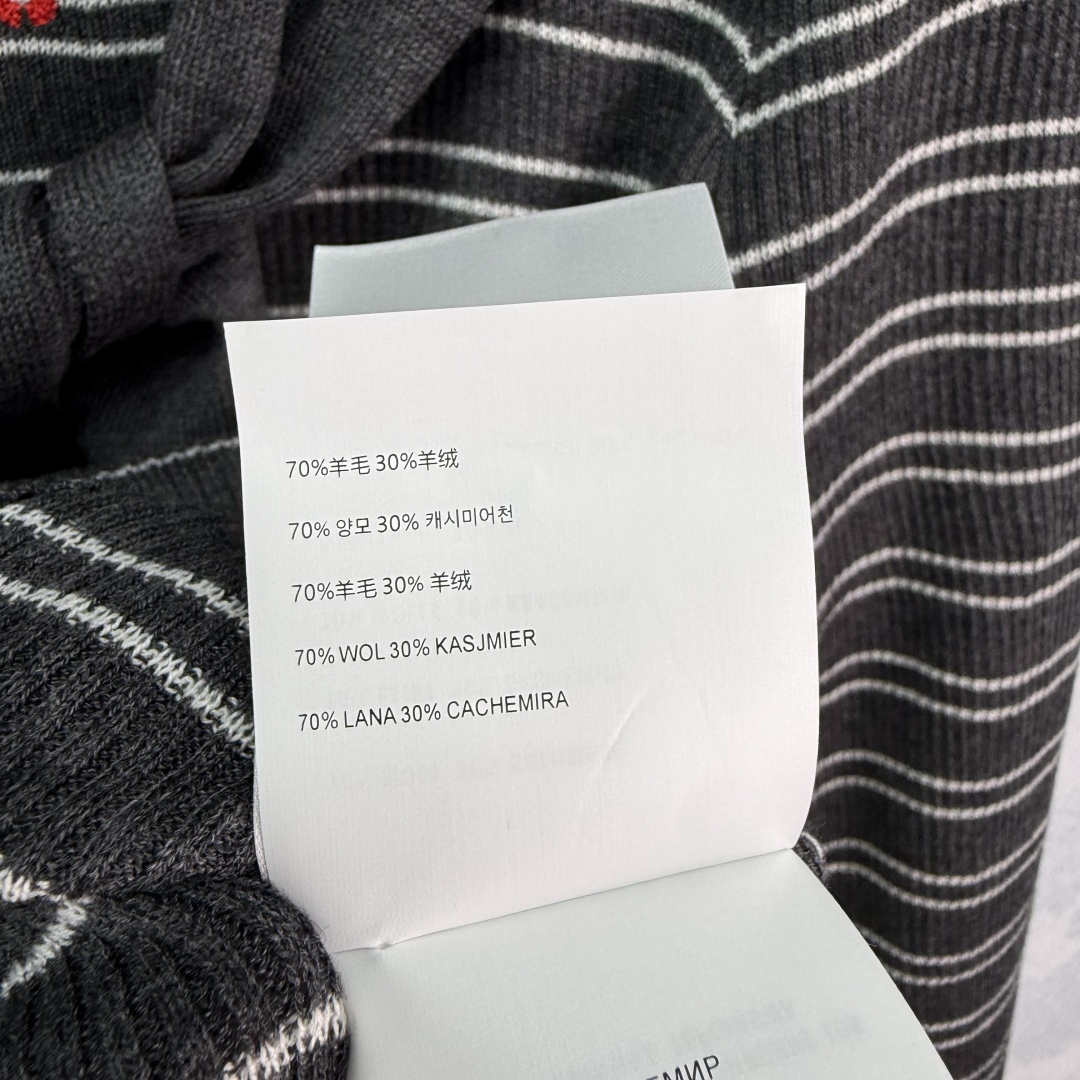Miu Miu Wool Striped Knit Top with Detachable Shawl - Autumn Collection 8 cmp i1757866695875 216 0 7