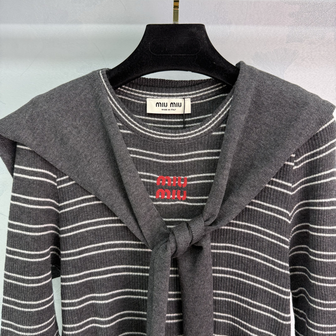 Miu Miu Wool Striped Knit Top with Detachable Shawl - Autumn Collection 4 cmp i1757866696452 9912 0 3