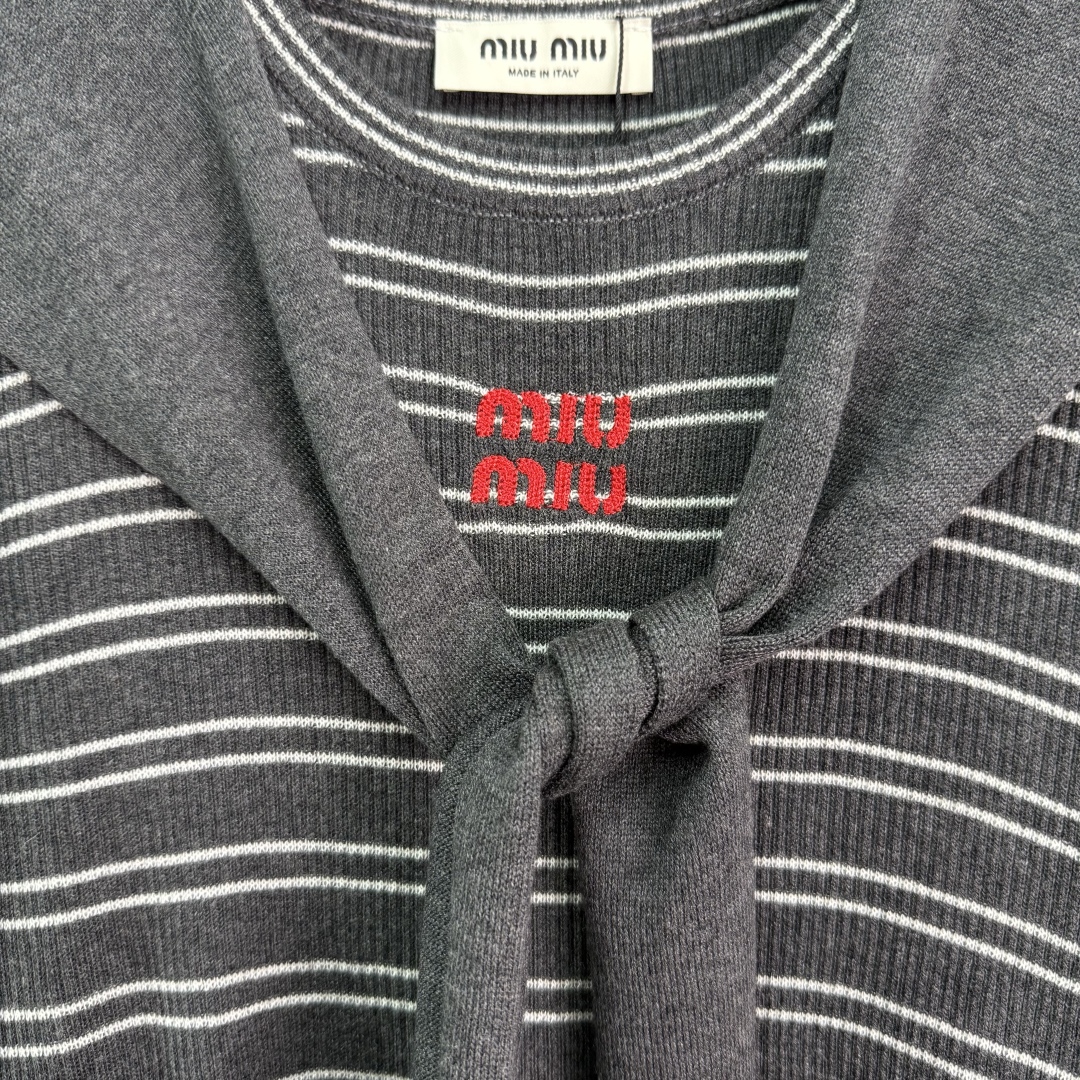 Miu Miu Wool Striped Knit Top with Detachable Shawl - Autumn Collection 6 cmp i1757866696951 9656 0 5