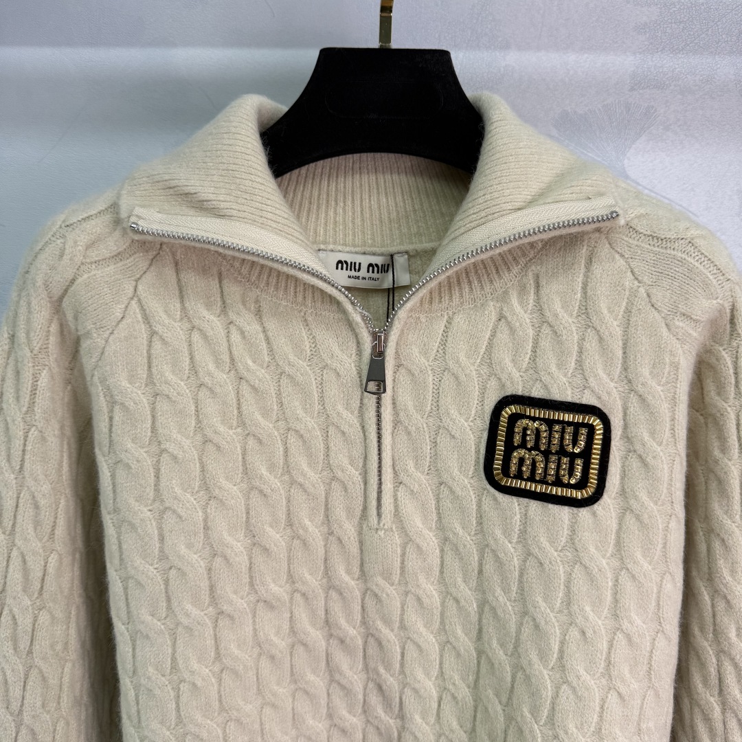 Miu Miu Women's Wool Cable Knit Half-Zip Sweater with Logo Patch 4 cmp i1757950173618 834 0 3