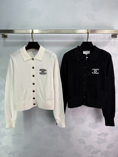 Elegant Women's Knit Cardigan with Classic Logo, Soft and Comfortable 1 Elegant Women's Knit Cardigan with Classic Logo, Soft and Comfortable