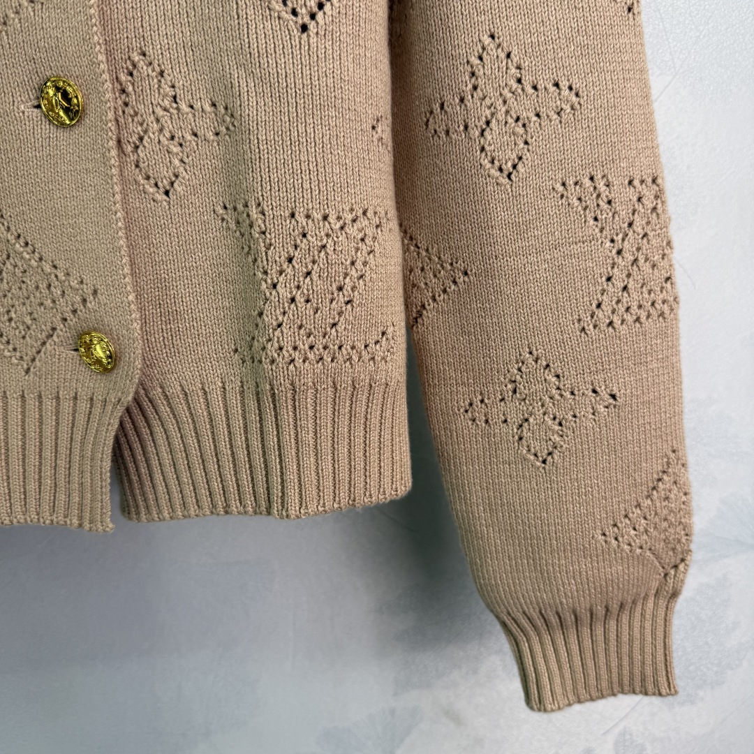 Louis Vuitton Women's Beige Wool Knit Cardigan with Gold Button, Size S-L 8 cmp i1760291029134 2941 0 6