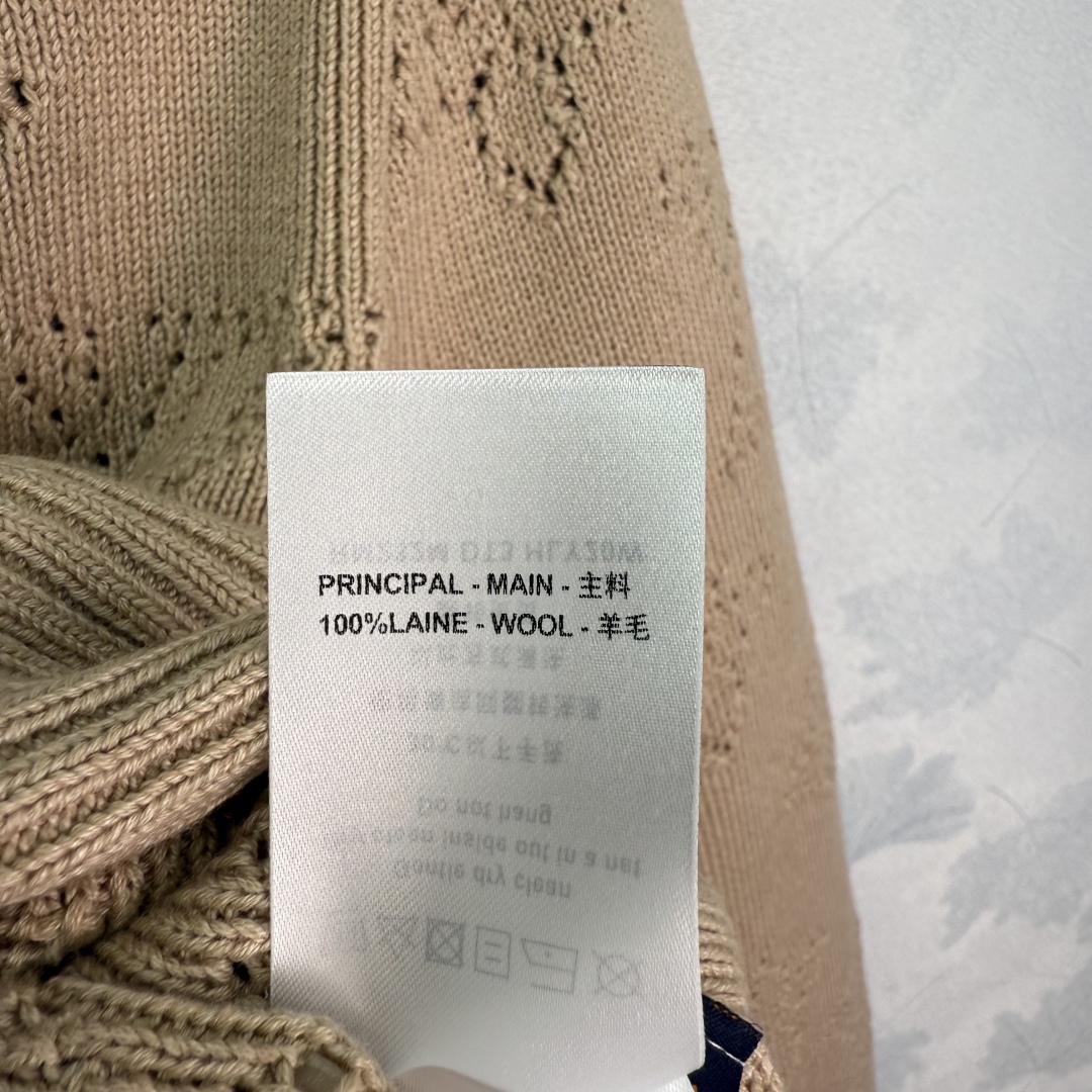 Louis Vuitton Women's Beige Wool Knit Cardigan with Gold Button, Size S-L 9 cmp i1760291033609 2455 0 7