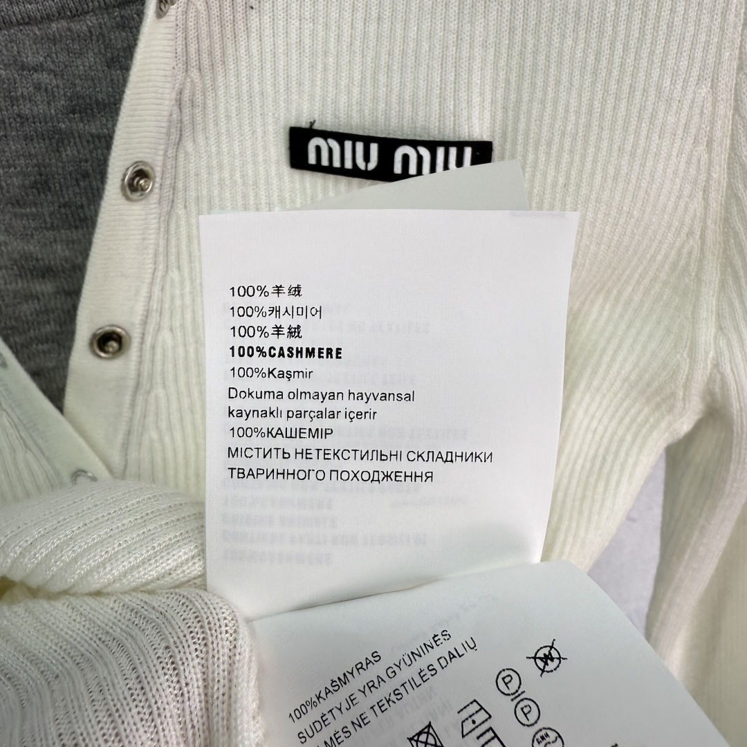 Miu Miu Women's V-Neck Knit Cardigan with Logo - Stylish & Versatile 9 cmp i1760627229749 7309 0 7