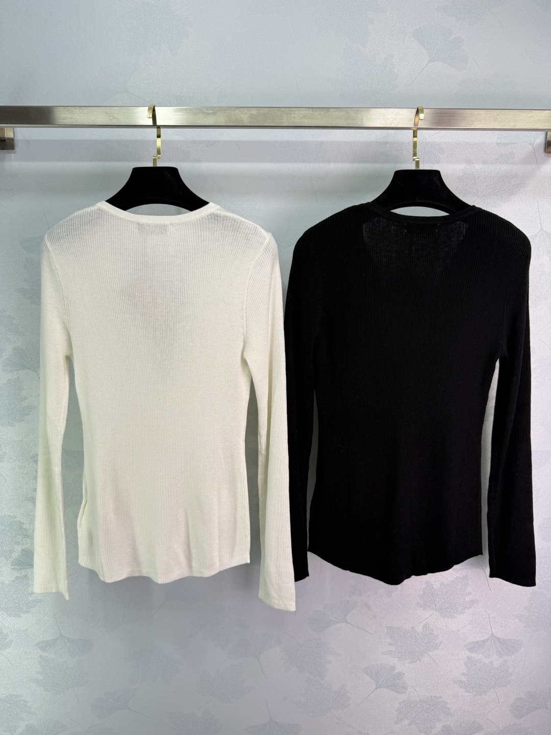 Miu Miu Women's V-Neck Knit Cardigan with Logo - Stylish & Versatile 10 cmp i1760627231024 980 0 8