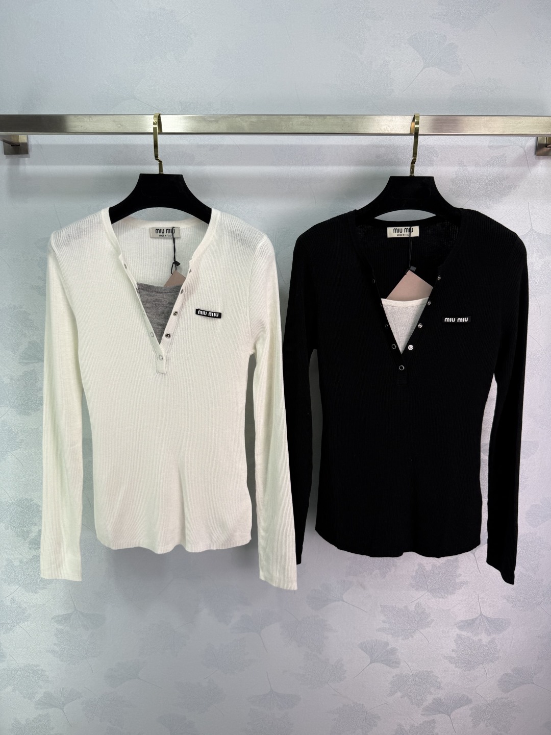 Miu Miu Women's V-Neck Knit Cardigan with Logo - Stylish & Versatile 2 cmp i1760627236283 529 0 0