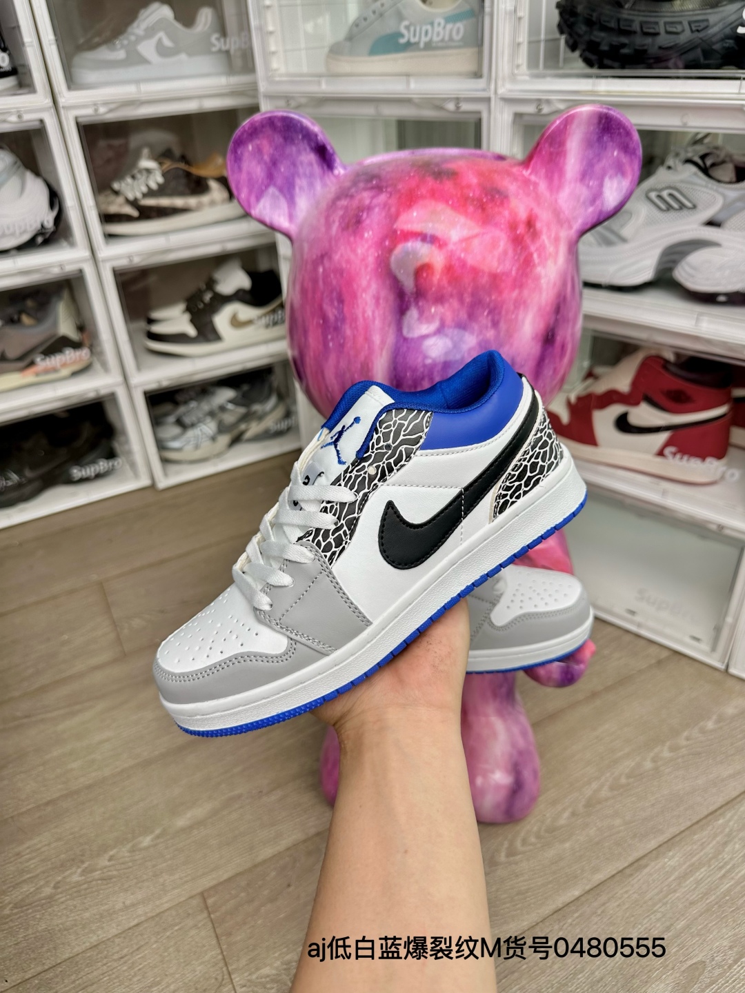 🛒购物价：💰98 aj低白蓝爆裂纹

c高版本套楦工艺 正确版型 尺码36-44 男女码现货 