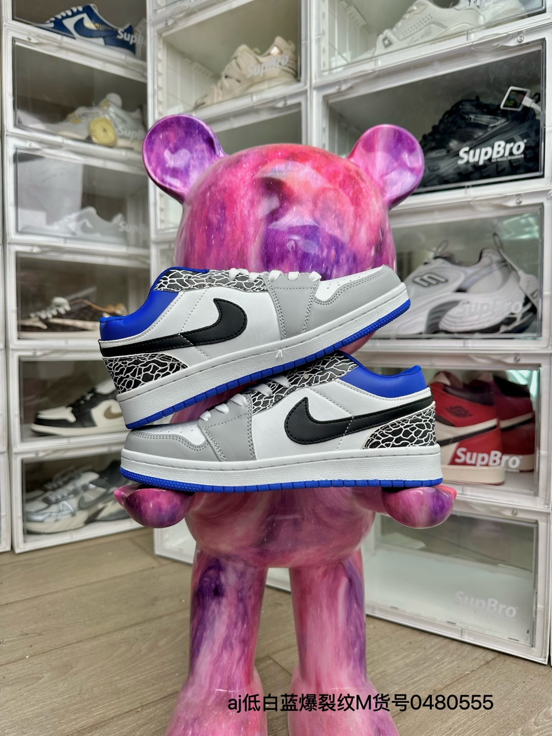 🛒购物价：💰98 aj低白蓝爆裂纹

c高版本套楦工艺 正确版型 尺码36-44 男女码现货 
