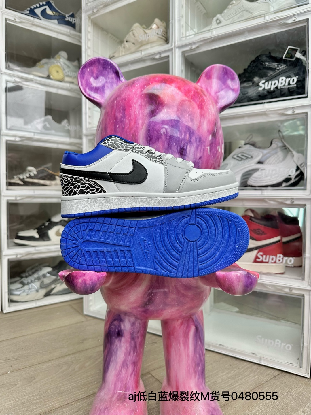 🛒购物价：💰98 aj低白蓝爆裂纹

c高版本套楦工艺 正确版型 尺码36-44 男女码现货 