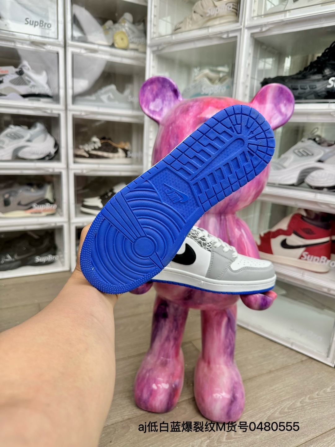 🛒购物价：💰98 aj低白蓝爆裂纹

c高版本套楦工艺 正确版型 尺码36-44 男女码现货 