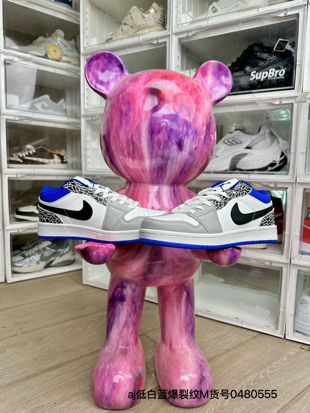 🛒购物价：💰98 aj低白蓝爆裂纹

c高版本套楦工艺 正确版型 尺码36-44 男女码现货 