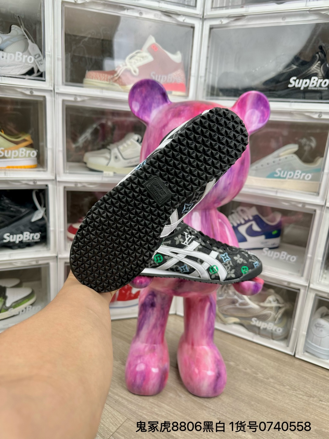 🛒购物价：💰128 鬼冢虎8806黑白

1高版本套楦工艺 正确版型 尺码36-44 男女码现货 