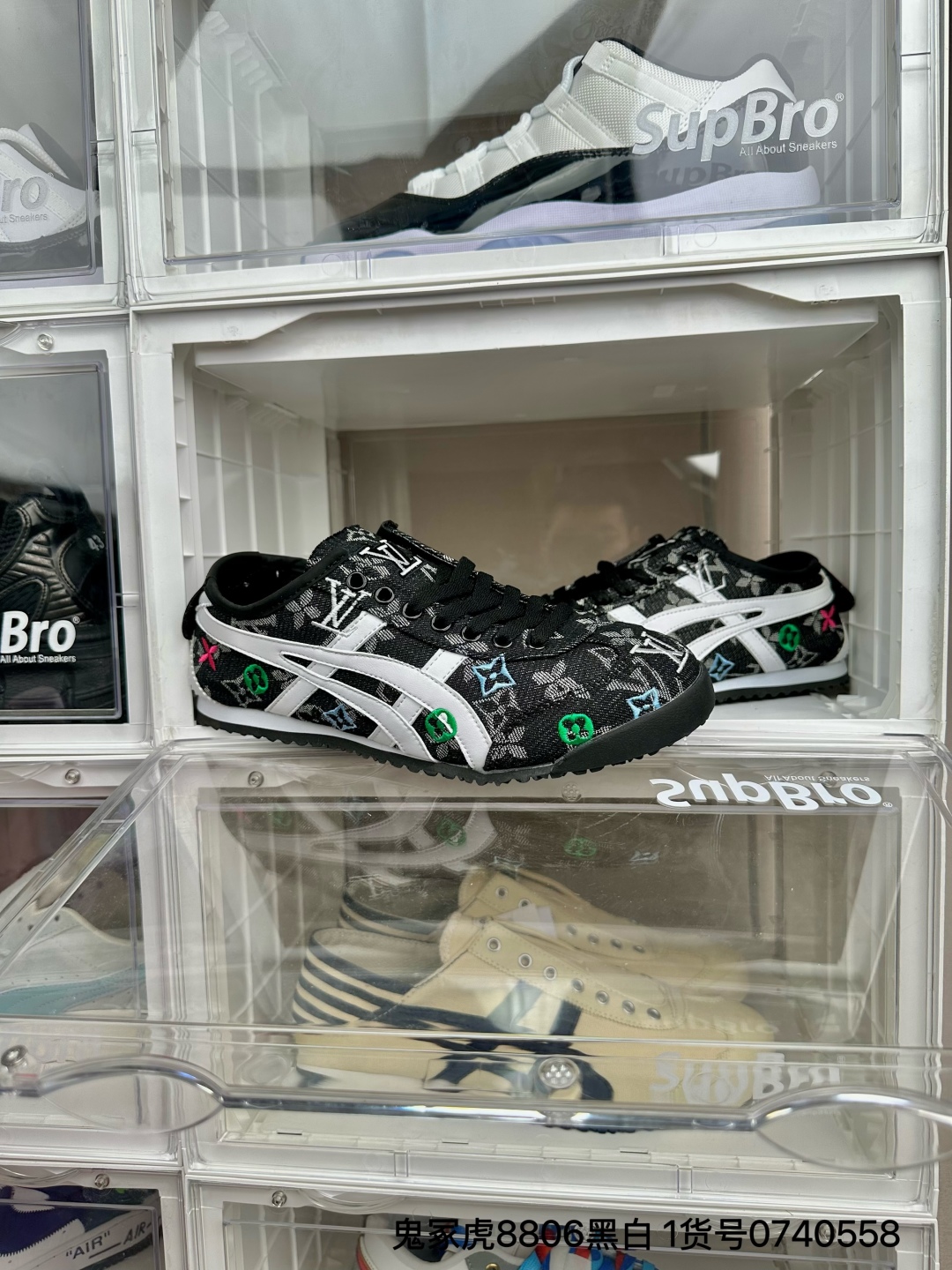 🛒购物价：💰128 鬼冢虎8806黑白

1高版本套楦工艺 正确版型 尺码36-44 男女码现货 