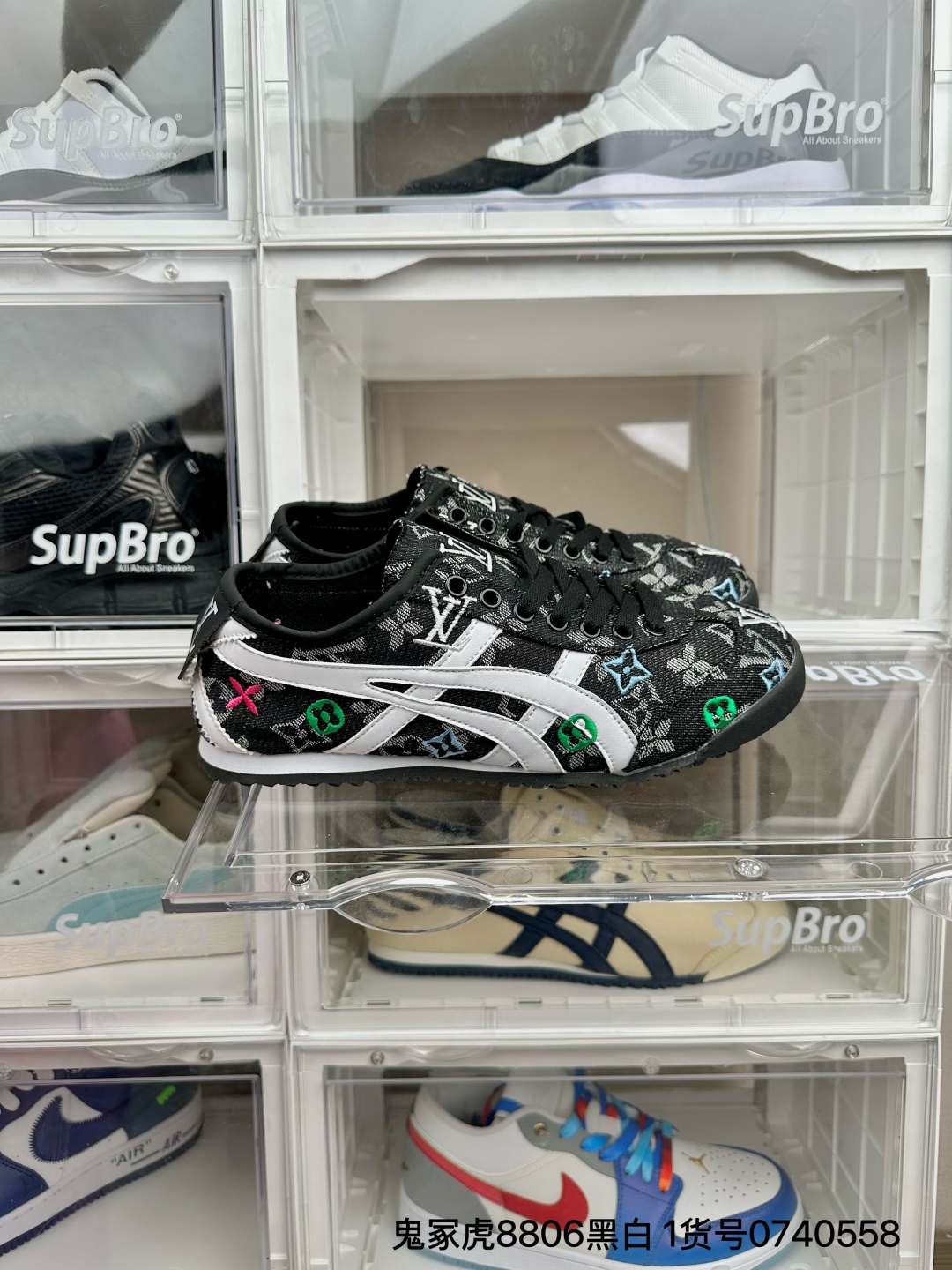 🛒购物价：💰128 鬼冢虎8806黑白

1高版本套楦工艺 正确版型 尺码36-44 男女码现货 