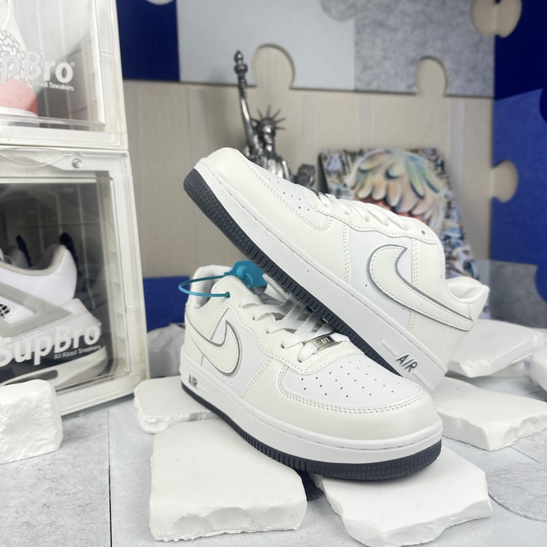 供货价:43💰『空军一号篇』特别推选,原盒真标   空军AF1双勾黑白灰

MA高版本套楦工艺 正确版型 尺码36-44 男女码现货