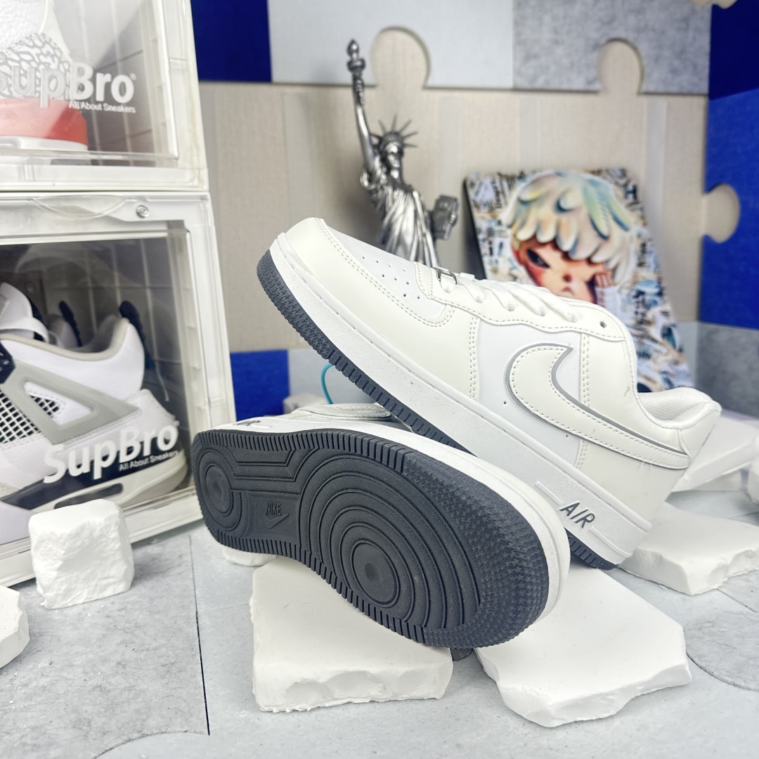 供货价:43💰『空军一号篇』特别推选,原盒真标   空军AF1双勾黑白灰

MA高版本套楦工艺 正确版型 尺码36-44 男女码现货