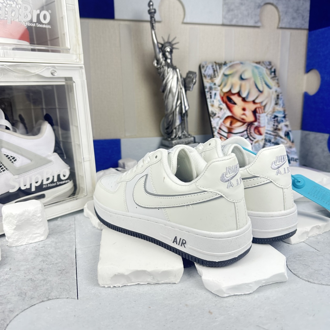 供货价:43💰『空军一号篇』特别推选,原盒真标   空军AF1双勾黑白灰

MA高版本套楦工艺 正确版型 尺码36-44 男女码现货