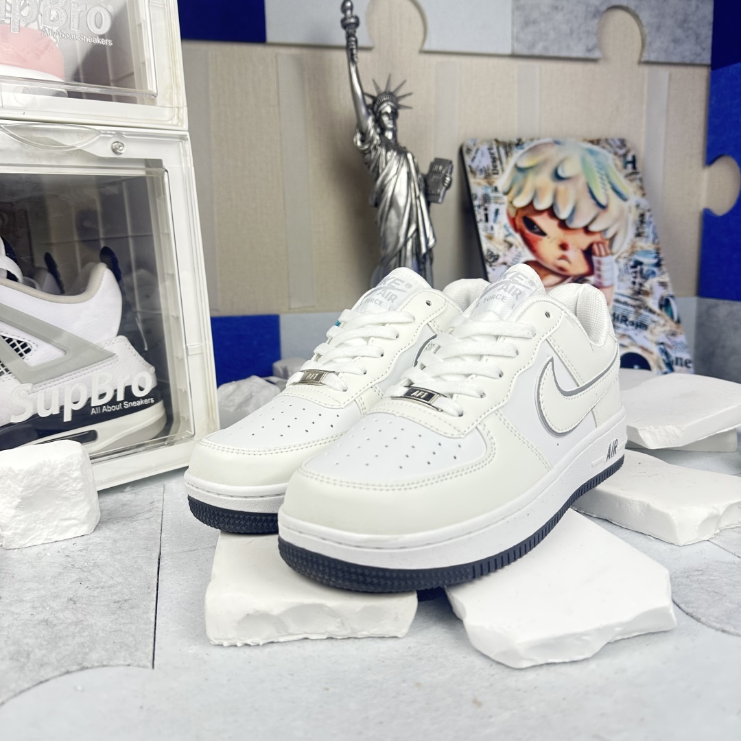 供货价:43💰『空军一号篇』特别推选,原盒真标   空军AF1双勾黑白灰

MA高版本套楦工艺 正确版型 尺码36-44 男女码现货