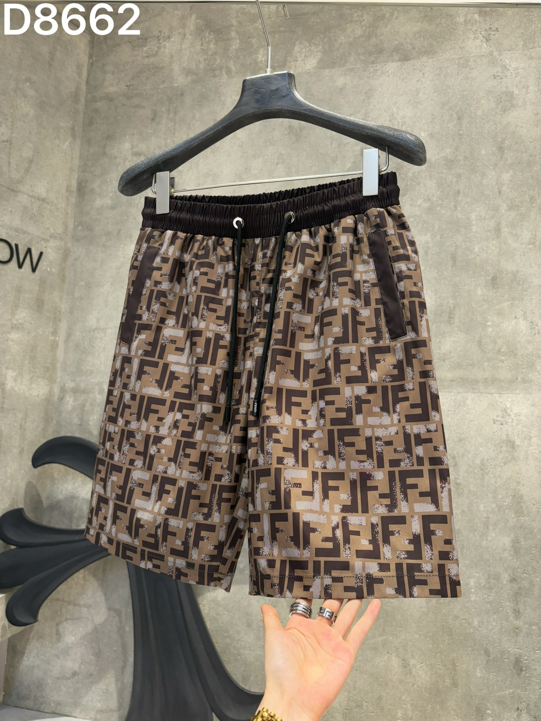 🅿️80 Fendi 2026 nuevo pantalón corto de playa de secado rápido, tejido personalizado, logo artesanal. Corte ajustado y…