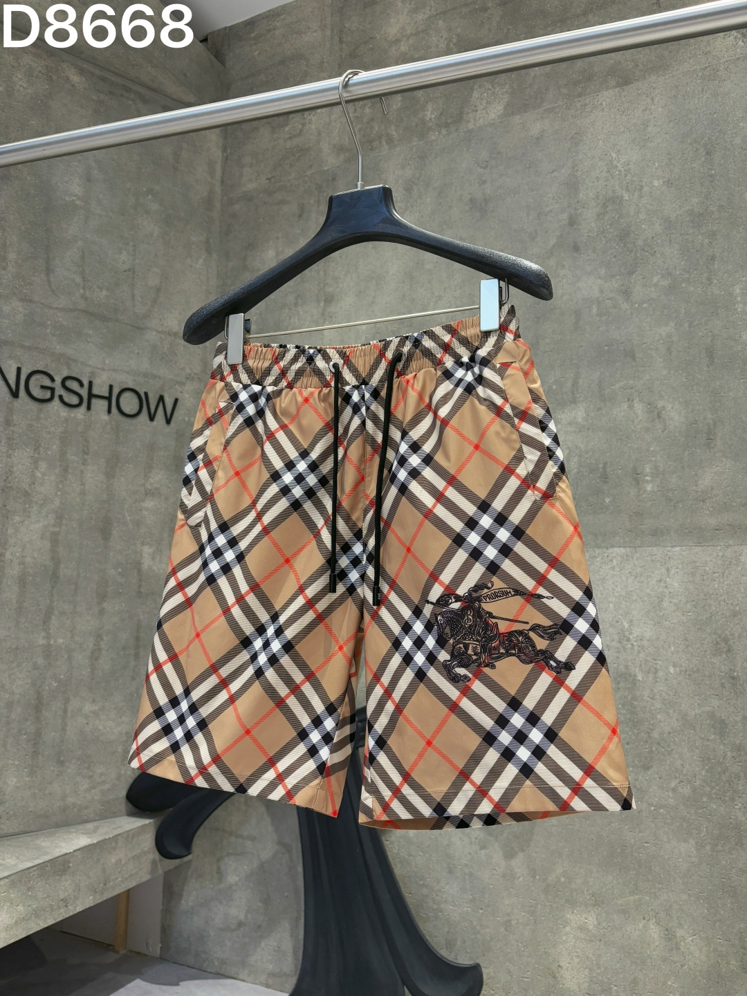 🅿️80 2026 Burberry nuevos shorts de playa de secado rápido, tejido personalizado, logo artesanal. La versión es ceñida…