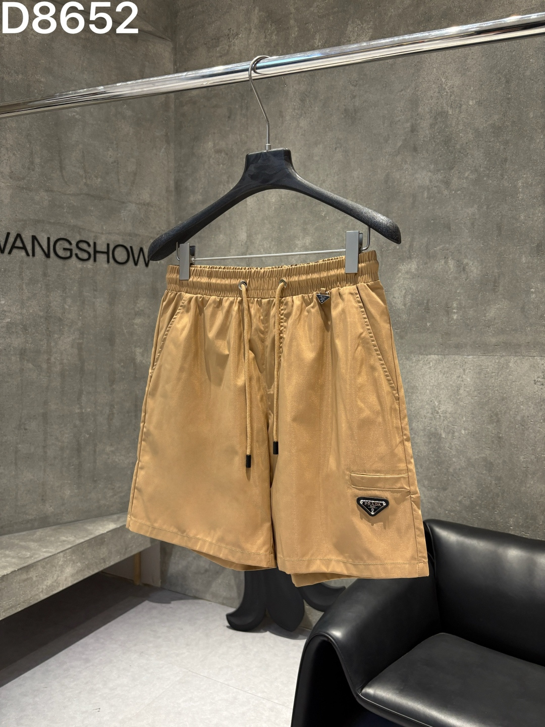 🅿️80 2026 PRADA nuevos shorts de playa de secado rápido, tela personalizada, logo artesanal. La versión es ceñida y tr…