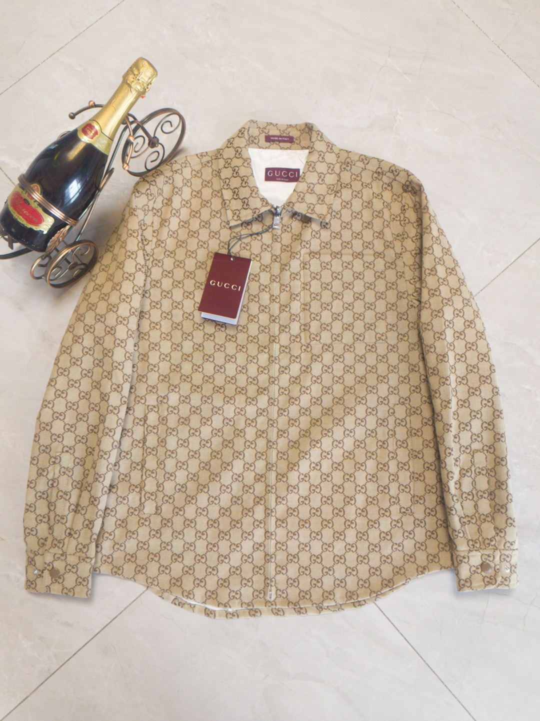 Nuevo artículo 🎬 GUCCI 新品 camisa casual y chaqueta, perfecta condición, diseño muy destacado, eleva fácilmente el esti…