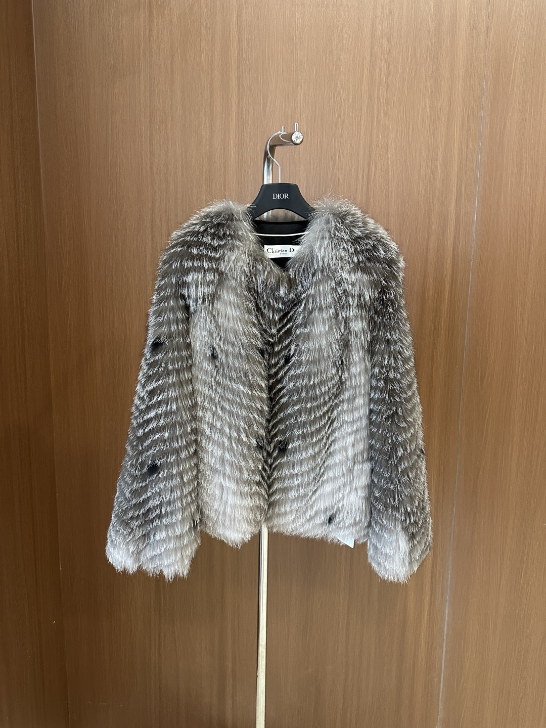NO:676781,Dioar * 25-year new high-quality fox fur, imported Finnish silver fox, placket spliced ​​with imported lambskin, silk lining, high-end fashion, a must-have item for babies who pursue quality SML (length 59, bust 106, size m), Dior-clothing, dior, dior, sheepskin,19860909Dioar * 25年新款高品质狐狸毛皮草  进口芬兰银狐 门襟拼接进口小羊皮 丝绸里衬 高级时尚 追求品质的宝宝必入单品  SML（衣长59,胸围106,码数m）,迪奥-服装,dior,dior,sheepskin,,Women's clothing