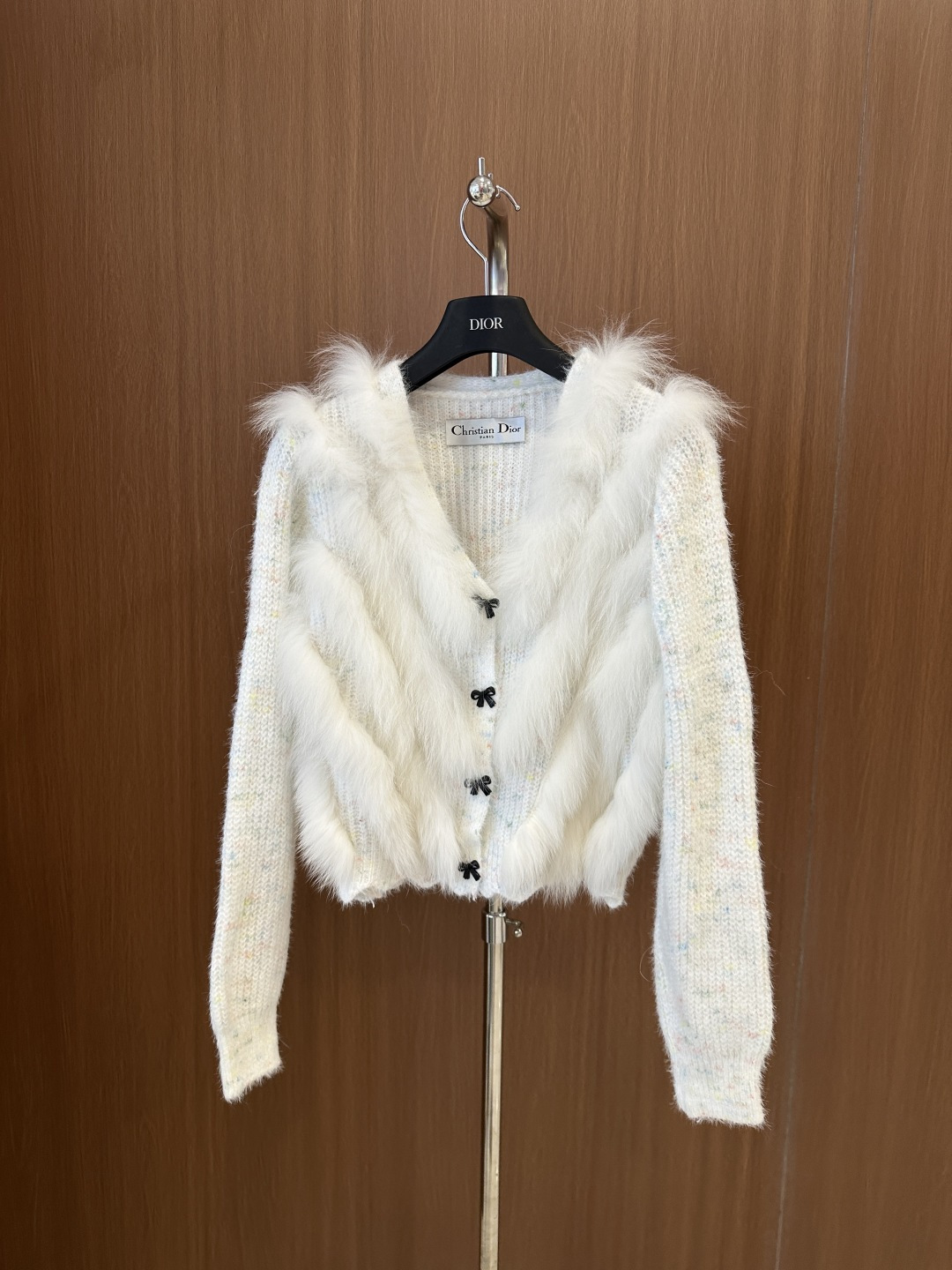 NO:677736,Dior* new for fall!  Super gentle fox fur knitted cardigan with small bow buttons, gentle princess style SM ready sale (length 48, bust 96, size M) with elasticity, Dior-clothing, dior, dior,19860909Dior * 秋上新！ 超温柔的狐狸毛针织小开衫 蝴蝶结小纽扣 温柔公主风 SM现货发售（衣长48,胸围96,码数M） 注有弹力,迪奥-服装,dior,dior,,Women's clothing