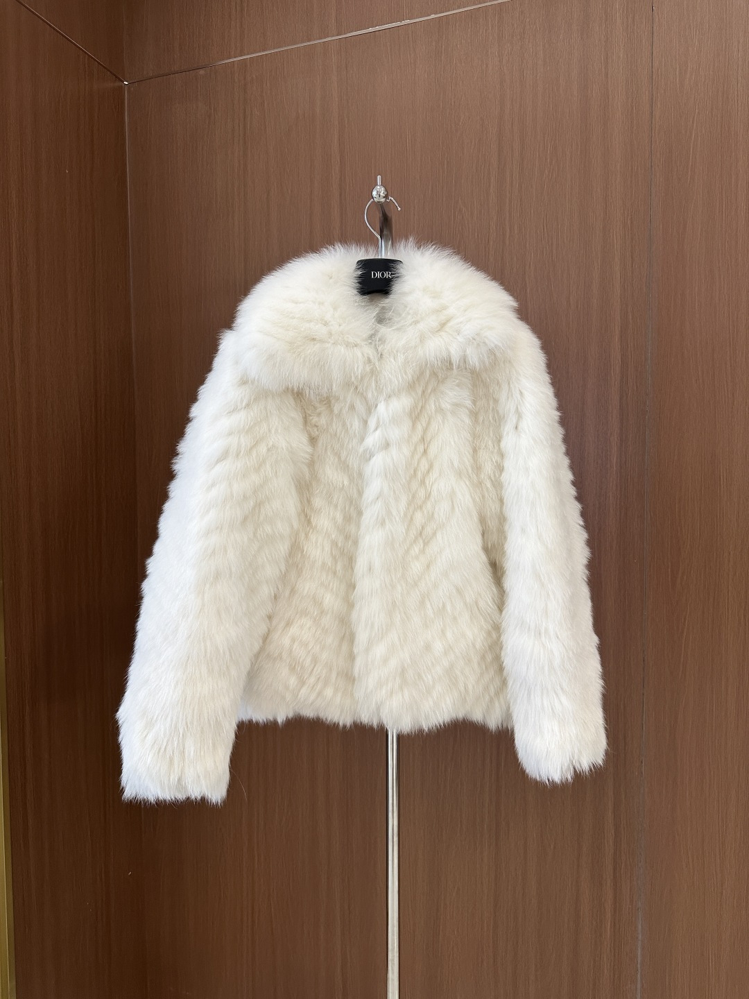 NO:637893,Dior * New autumn and winter fox fur coat Imported white fox encrypted and thickened striped fox fur coat The sample is not ironed and will be sorted out before delivery. The fur is super thick. One size fits all for sale (length 60, bust 96), Dior-clothing, dior, dior, jackets & coats, alexander wang19860909Dior *秋冬新款狐狸毛皮草外套 进口白狐加密加厚车条狐狸毛外套 样衣没熨 发货都会整理好发出,毛毛超级厚实 均码发售（衣长60,胸围96）,迪奥-服装,dior,dior,jackets & coats,alexander wang,Women's clothing